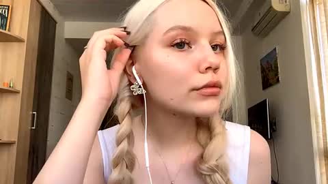 Stella online show from October 17, 2025, 11:24 am