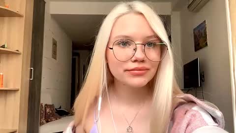 Stella online show from October 20, 2025, 12:16 pm