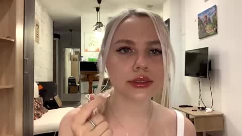 Stella online show from October 29, 2025, 4:09 pm