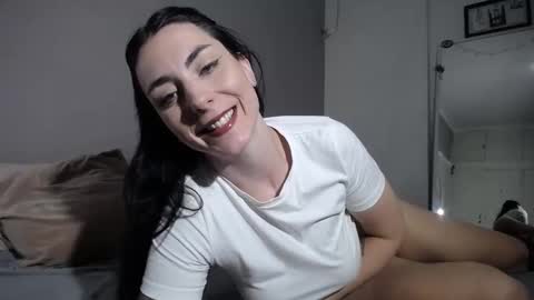 Snapshot of dontcallmeangel_ chatting on February 2, 2025, 11:00 pm Iara online show from February 2, 2025, 11:00 pm
