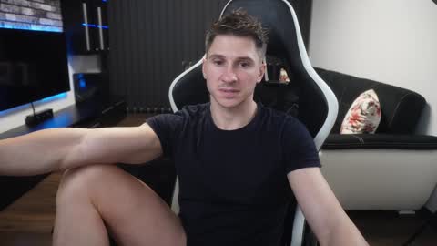 Dorian Reyes online show from December 18, 2024, 2:32 am