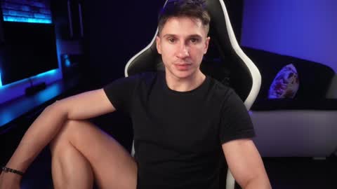 Dorian Reyes online show from December 18, 2024, 10:46 pm