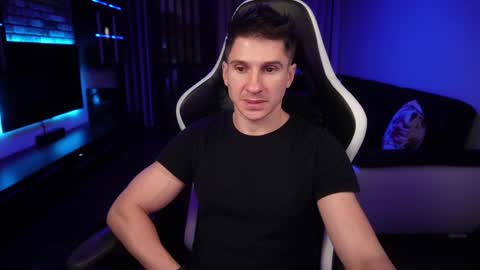 Dorian Reyes online show from December 19, 2024, 11:03 pm