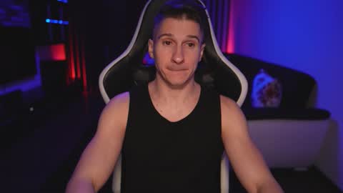 Dorian Reyes online show from November 17, 2025, 11:21 pm