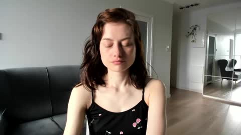 Snapshot of dormineaa chatting on April 24, 2026, 5:32 am dormineaa online show from April 24, 2026, 5:32 am