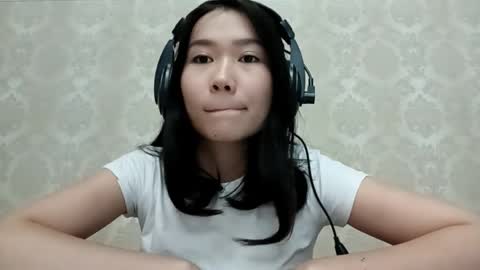 YuKi  online show from October 6, 2025, 10:45 am