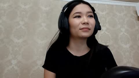 YuKi  online show from October 15, 2025, 10:15 am