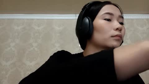 YuKi  online show from October 18, 2025, 11:33 am