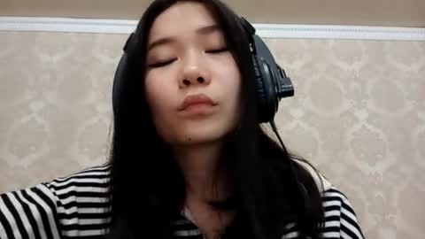 YuKi  online show from October 21, 2025, 12:17 pm