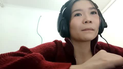 YuKi  online show from November 4, 2025, 6:29 pm