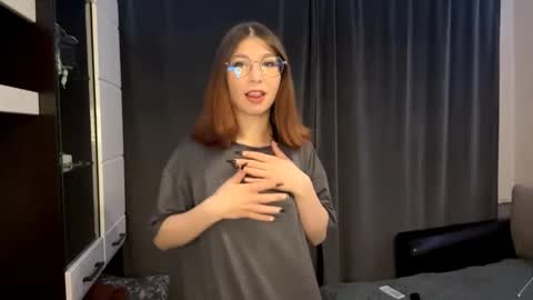 Julia online show from November 4, 2025, 5:12 pm