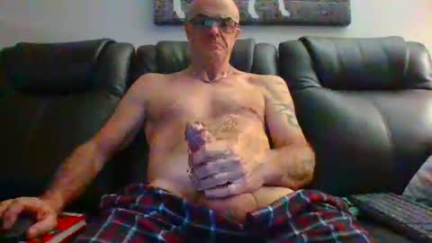 Snapshot of doum1122 chatting on February 24, 2025, 2:51 am doum1122 online show from February 24, 2025, 2:51 am