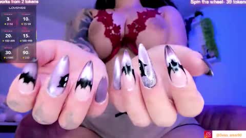 VickyHelp me to reach 300 thumbs up online show from October 3, 2025, 11:51 am