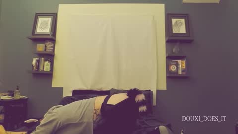 Douxi online show from December 14, 2025, 5:57 am