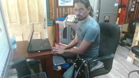 Snapshot of dr_simon84 chatting on December 1, 2024, 7:36 pm Dr Simon online show from December 1, 2024, 7:36 pm