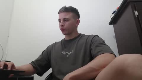 draco_boy2000 online show from October 1, 2025, 9:21 pm