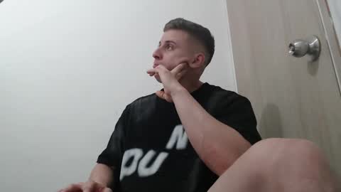 draco_boy2000 online show from November 14, 2025, 9:35 pm