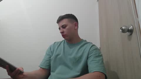 draco_boy2000 online show from November 19, 2025, 9:48 pm