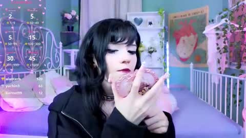 Snapshot of draculaura_ chatting on February 12, 2025, 7:02 pm Draculaura online show from February 12, 2025, 7:02 pm