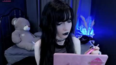 Snapshot of draculaura_ chatting on March 11, 2025, 4:10 am Draculaura online show from March 11, 2025, 4:10 am