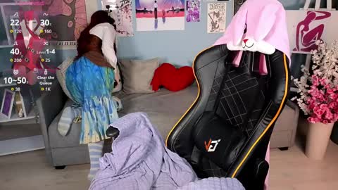 Snapshot of draculaura_ chatting on April 4, 2026, 10:35 am Draculaura online show from April 4, 2026, 10:35 am