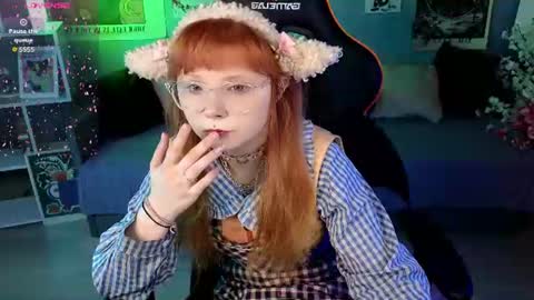 Snapshot of draculaura_ chatting on August 2, 2026, 10:46 am Draculaura online show from August 2, 2026, 10:46 am