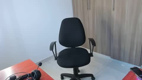 ig   kingmaster777 online show from October 6, 2025, 4:04 pm