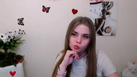 Snapshot of dream_mari chatting on May 6, 2026, 9:47 am Mari online show from May 6, 2026, 9:47 am