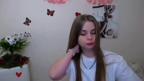 Snapshot of dream_mari chatting on May 8, 2026, 5:24 am Mari online show from May 8, 2026, 5:24 am