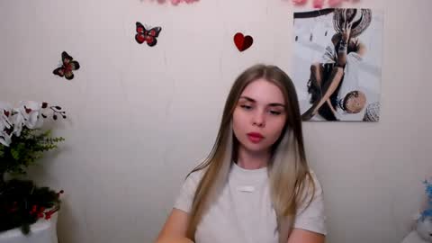 Snapshot of dream_mari chatting on May 23, 2026, 6:51 am Mari online show from May 23, 2026, 6:51 am