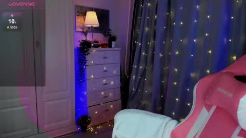 Snapshot of dreamaise chatting on March 12, 2025, 5:17 pm  Mary   pvt open    use pink and blue app lovense online show from March 12, 2025, 5:17 pm