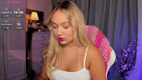 Snapshot of dreamaise chatting on October 12, 2025, 1:54 pm  Mary   pvt open    use pink and blue app lovense online show from October 12, 2025, 1:54 pm