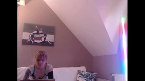 Snapshot of dreamcatcherfantasy chatting on December 2, 2024, 7:47 am A girl online show from December 2, 2024, 7:47 am