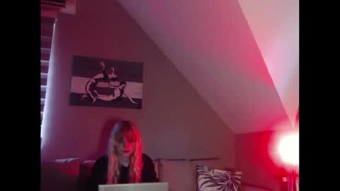 Snapshot of dreamcatcherfantasy chatting on December 3, 2024, 8:05 am A girl online show from December 3, 2024, 8:05 am