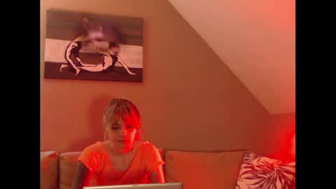 Snapshot of dreamcatcherfantasy chatting on December 20, 2024, 8:06 am A girl online show from December 20, 2024, 8:06 am