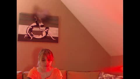 Snapshot of dreamcatcherfantasy chatting on December 20, 2024, 11:10 am A girl online show from December 20, 2024, 11:10 am