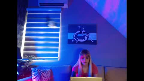 Snapshot of dreamcatcherfantasy chatting on January 12, 2025, 7:53 am A girl online show from January 12, 2025, 7:53 am