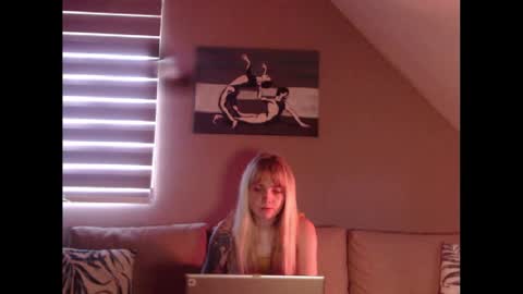 Snapshot of dreamcatcherfantasy chatting on January 31, 2025, 8:11 am A girl online show from January 31, 2025, 8:11 am