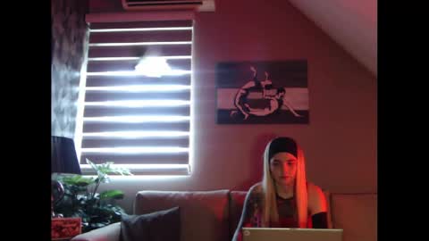 Snapshot of dreamcatcherfantasy chatting on February 12, 2025, 7:55 am A girl online show from February 12, 2025, 7:55 am