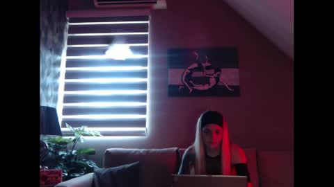 Snapshot of dreamcatcherfantasy chatting on February 12, 2025, 10:56 am A girl online show from February 12, 2025, 10:56 am