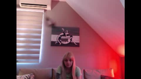 Snapshot of dreamcatcherfantasy chatting on March 3, 2025, 8:05 am A girl online show from March 3, 2025, 8:05 am