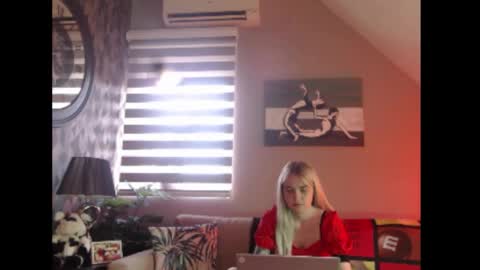 A girl online show from October 30, 2025, 7:32 am