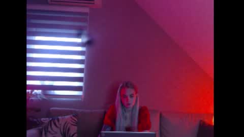 A girl online show from December 23, 2025, 7:50 am