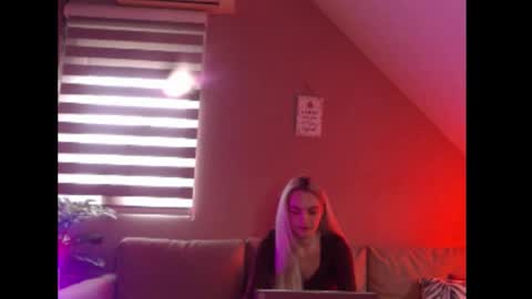 A girl online show from February 5, 2026, 8:08 am