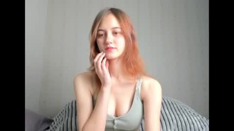 dreamy_pollyyy online show from December 19, 2025, 3:46 am