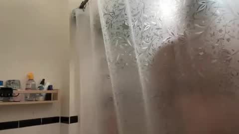 RIRI OR DREAMY online show from March 4, 2026, 9:54 pm