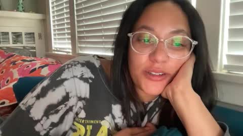 RIRI OR DREAMY online show from May 25, 2026, 1:44 am