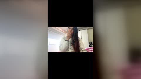 Snapshot of dreinafoxx chatting on April 19, 2026, 6:32 pm dreinafoxx online show from April 19, 2026, 6:32 pm