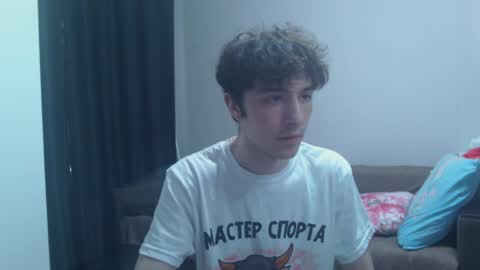 Snapshot of dress_air chatting on April 8, 2026, 9:53 am Air online show from April 8, 2026, 9:53 am