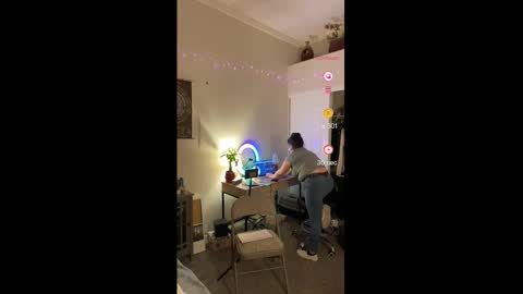 Drippy kitty  online show from February 17, 2026, 9:06 am